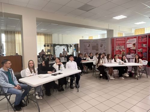 В Молодёжном центре прошла военно-патриотическая игра «Минувших лет живая память»