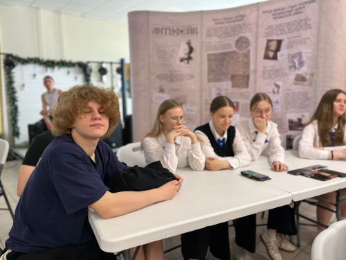 В Молодёжном центре прошла военно-патриотическая игра «Минувших лет живая память»