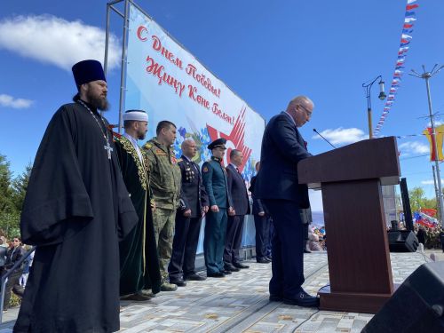 Праздничный парад, вручение наград, тематические площадки: в Чистополе отмечают День Победы