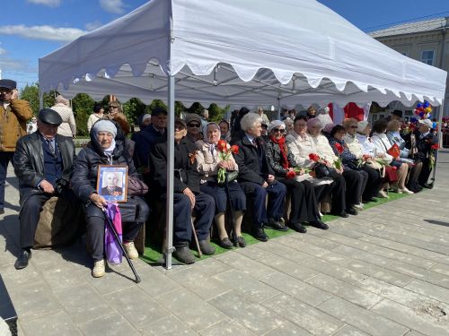 Праздничный парад, вручение наград, тематические площадки: в Чистополе отмечают День Победы