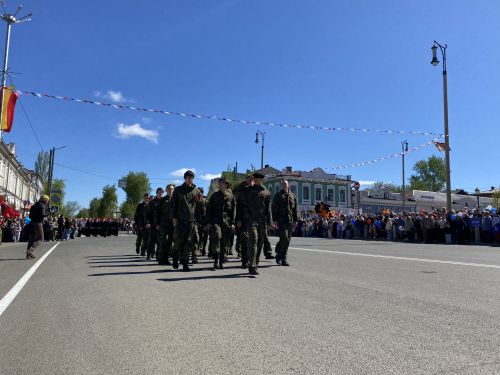 Праздничный парад, вручение наград, тематические площадки: в Чистополе отмечают День Победы