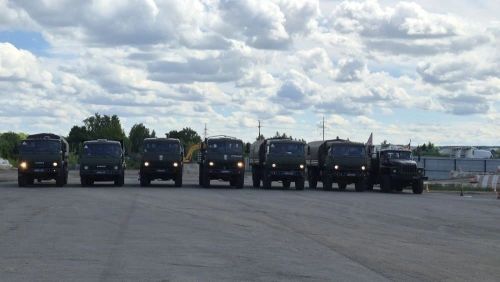 В Чистополе курсанты ДОСААФ прошли маршем военной техники в День военного водителя