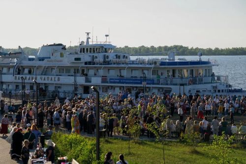 У речного вокзала в Чистополе прошел праздничный концерт