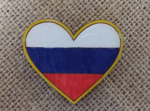 Подопечные чистопольского дома-интерната «Юлдаш» сделали патриотические броши ко Дню России