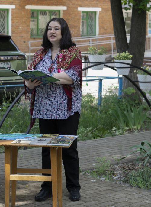 В сквере речников Чистополя открылся летний сезон работы уличной библиотеки «Книжный домик»