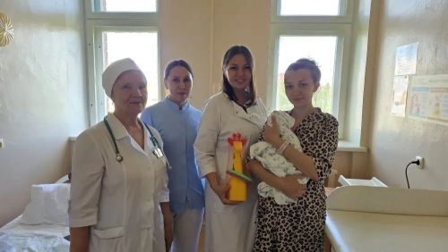 В День защиты детей в чистопольском роддоме поздравили молодых мам