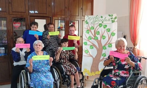 В Чистополе подопечные Дома социального обслуживания вырастили «Дерево здоровья»