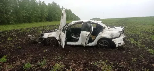На трассе в Чистопольском районе автомобиль съехал в кювет и перевернулся: есть пострадавшие