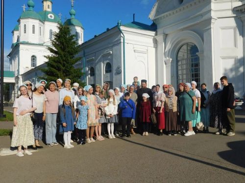 Урок православного краеведения: ученики воскресной школы Казанского храма совершили паломничество по святым местам