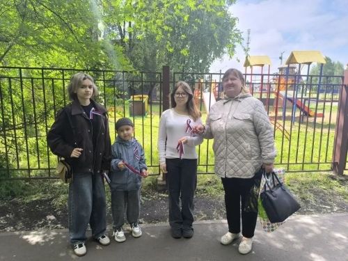 Триколор на улицах города: «Рубеж» вручил чистопольцам символы России в честь Дня страны