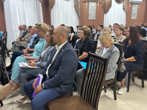 Эдуард Хасанов провел аппаратное совещание: соцзащита, АПК и правопорядок в центре внимания