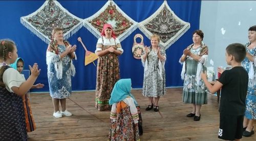 В Чистопольском районе прошел фольклорный праздник «Волшебный мир платков»