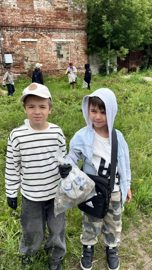 Юные чистопольцы привели в порядок территорию у исторической «Таш мәчёт»