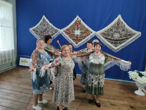 В селе Чистопольского района День фольклора отметили праздником «Волшебный мир платков»