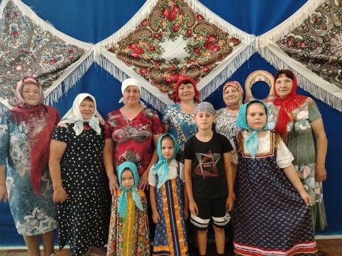 В селе Чистопольского района День фольклора отметили праздником «Волшебный мир платков»
