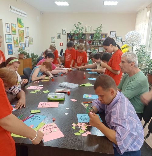 В Чистопольском доме социального обслуживания прошёл мастер-класс «Создаём погоду сами»