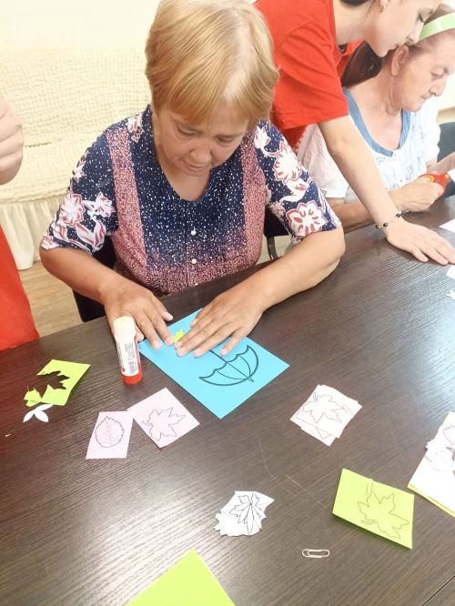 В Чистопольском доме социального обслуживания прошёл мастер-класс «Создаём погоду сами»