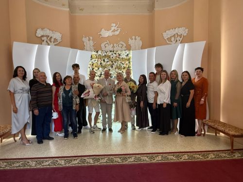 Кораловая свадьба: в Чистопольском дворце бракосочетания чествовали семью Силантьевых