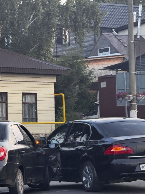 В Чистополе столкнулись две легковушки