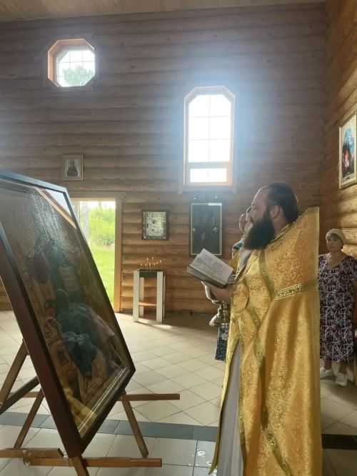 В храме села Булдырь установили новую икону Христа Вседержителя