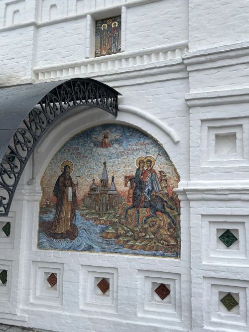 Чистопольские паломники прикоснулись к святыням Владимирской митрополии