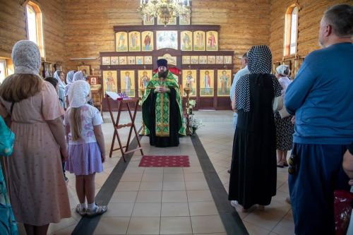 В селе Булдырь отметили День семьи, любви и верности молебном и народными гуляньями