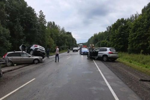 Двое детей и женщина погибли в массовом ДТП на трассе Казань — Ульяновск
