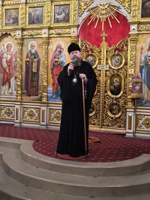 Епископ Филарет совершил вечернее богослужение в Свято-Никольском соборе в канун праздника Креста