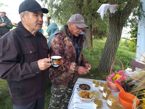В селе Чистопольского района отметили Медовый Спас народными гуляниями и дегустацией мёда