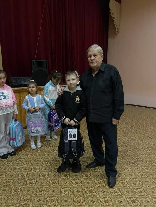 Чистайның ун беренче сыйныф  укучысы мәктәп букчалары алды