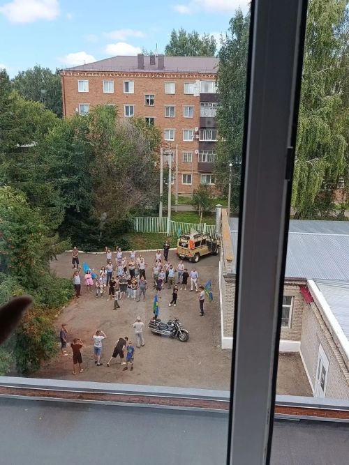 Священник и ветераны ВДВ навестили юных пациентов Чистопольской ЦРБ