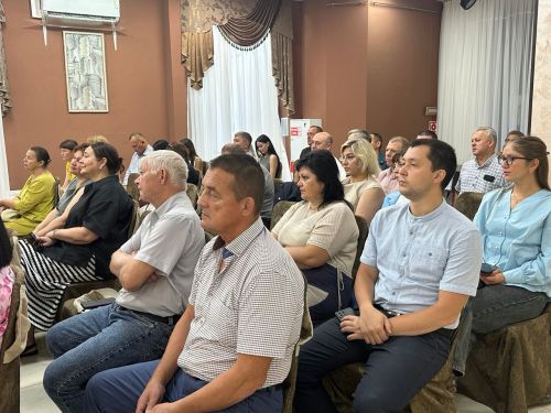 Дмитрий Иванов провёл еженедельную планёрку: назначение, уборка урожая, молодежь, благотворительность