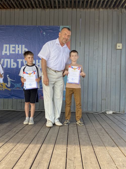 Отличившихся спортсменов и тренеров наградили в День физкультурника в Чистополе