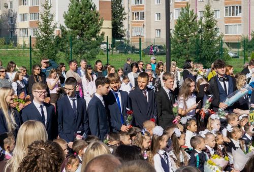 В чистопольской гимназии № 3 прошла торжественная линейка, посвященная Дню знаний