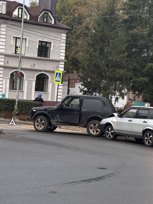В центре Чистополя произошли две аварии с участием отечественных автомобилей
