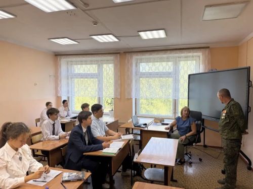 Учитель информатики, участник СВО встретился со школьниками в Чистополе