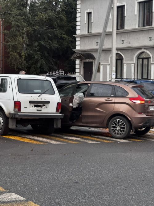 В центре Чистополя произошли две аварии с участием отечественных автомобилей