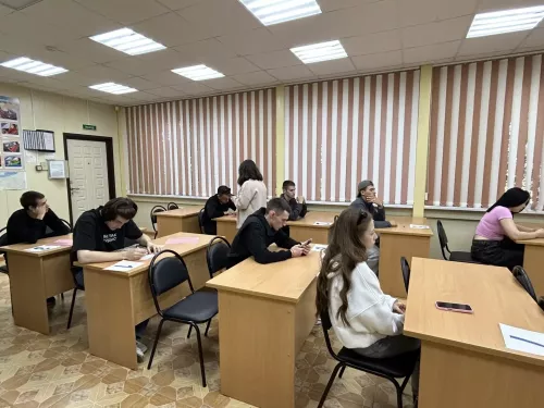 Студенты боролись за победу в конкурсе водительского мастерства в Чистополе