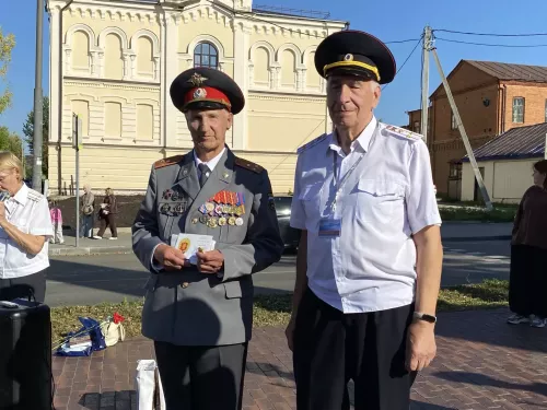 Делегацию ветеранов МВД из Свердловской области приветствовали в Чистополе