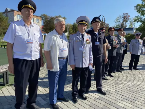Делегацию ветеранов МВД из Свердловской области приветствовали в Чистополе