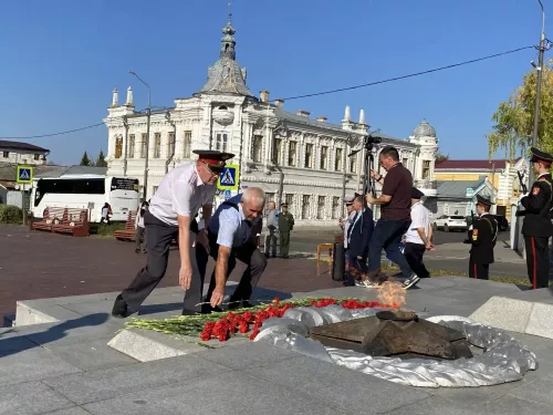 Делегацию ветеранов МВД из Свердловской области приветствовали в Чистополе