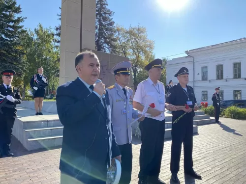 Делегацию ветеранов МВД из Свердловской области приветствовали в Чистополе