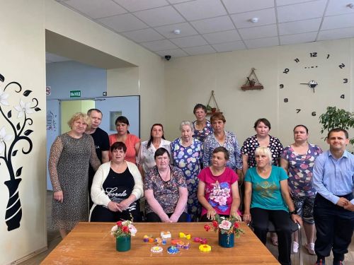 В Чистопольском доме социального обслуживания прошёл мастер-класс «Яркие краски уходящего лета»