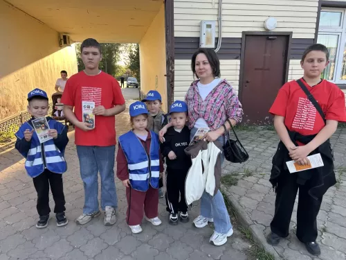 Многодетной семье Вафиных из Чистополя вручили детскую автолюльку