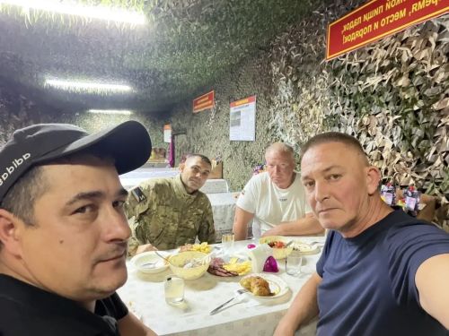 Глава Чистопольского района доставил гуманитарный груз бойцам и в Лисичанск