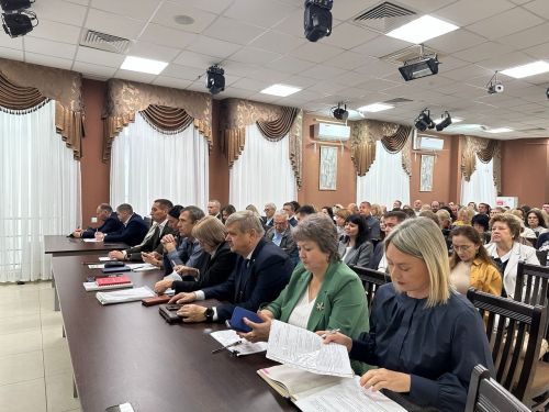 Дмитрий Иванов заслушал доклады о социальном обслуживании, уборочной и безопасности на дорогах
