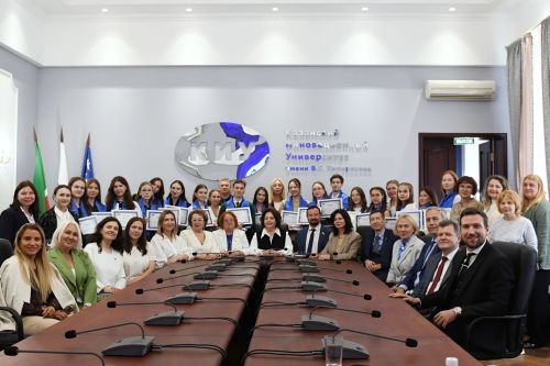 Чистопольской студентке вручили стипендию имени основателя КИУ