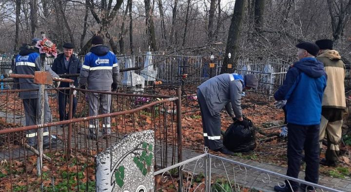 В Чистополе ветераны общественных организаций продолжают принимать участие в субботниках