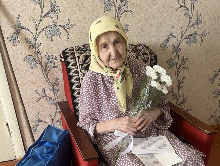 Поздравления с днем рождения принимала труженица тыла из Чистополя Разия Шарифуллина