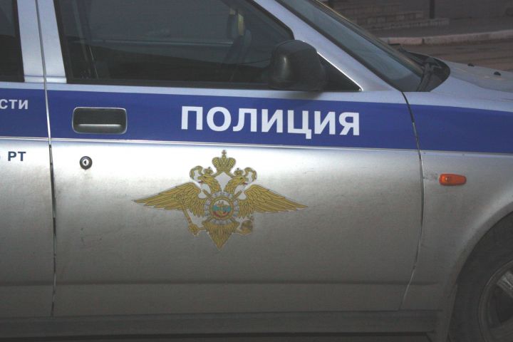 Пьяный 41-летний житель Татарстана устроил пальбу из пистолета по соседской двери